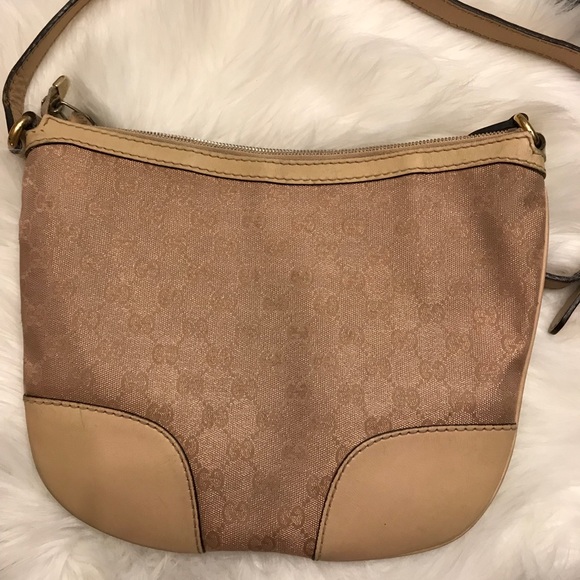 Lovely and Luxurious Vintage GUCCI Crossbody Bag - Picture 2 of 8